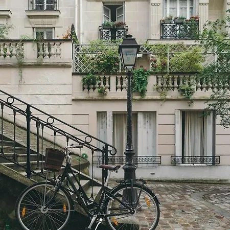 A Colourful Patchwork Daire Paris